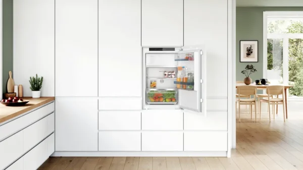 Bosch, Ugradni frižider sa odeljkom zamrzivača 88 x 56 cm Fiksna šarka - Image 2